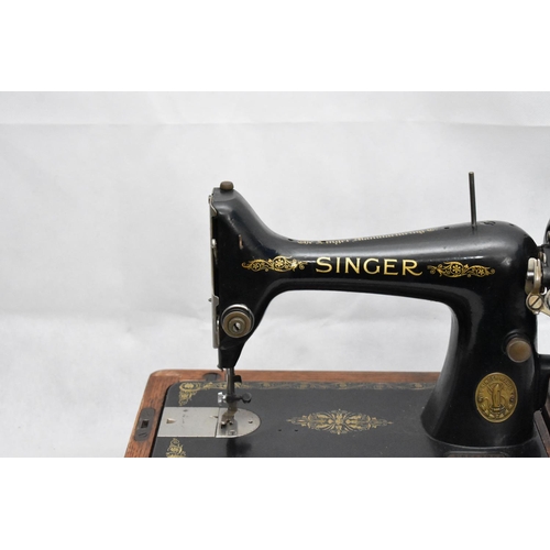 117 - Vintage Singer Sewing Machine in Wooden Case