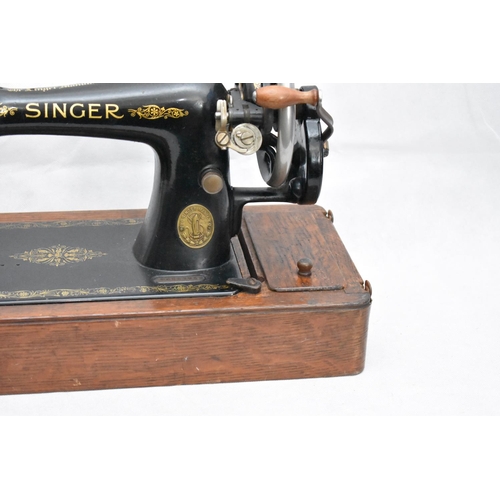 117 - Vintage Singer Sewing Machine in Wooden Case