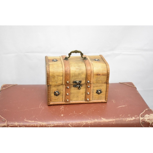 118 - 3 Vintage Suitcase Various Sizes