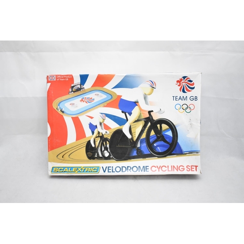 121 - Scalextric Velodrome Cycling Set