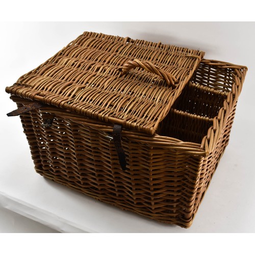 34 - A Wicker Picnic Basket Featuring Space For Wine Bottles (Or Other Bottled Beverages).