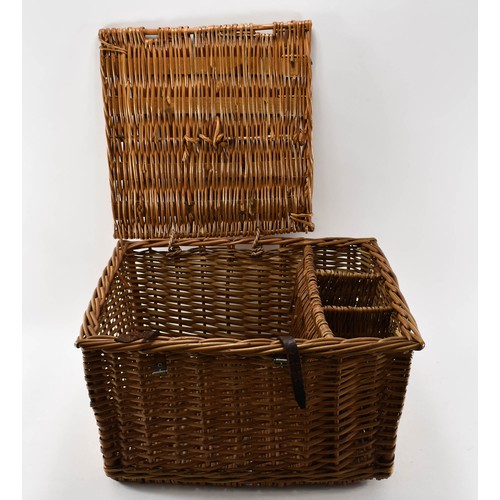 34 - A Wicker Picnic Basket Featuring Space For Wine Bottles (Or Other Bottled Beverages).