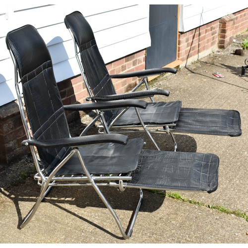 48 - A Pair Of Folding Black Chairs - Recline With Foot Rest - Moda Maule