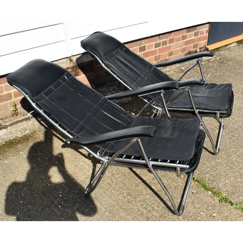 48 - A Pair Of Folding Black Chairs - Recline With Foot Rest - Moda Maule