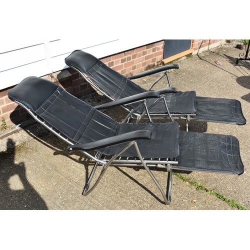 48 - A Pair Of Folding Black Chairs - Recline With Foot Rest - Moda Maule