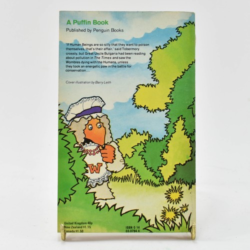 87 - Three Puffin Books, The Wombles and One Wombles Annual 1975