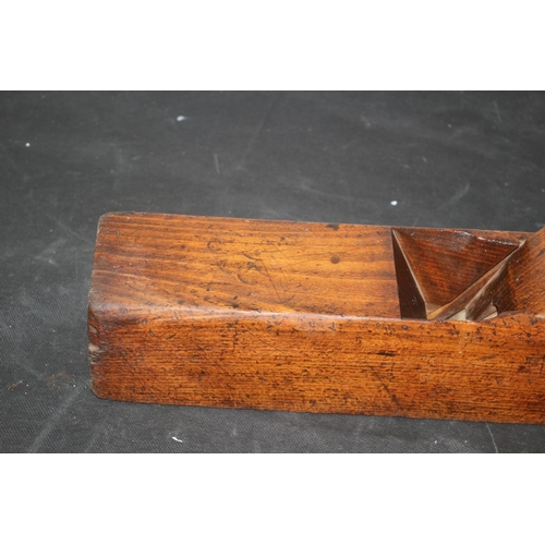 120 - Large Vintage Carpenters Woodblock Plane - 56cm