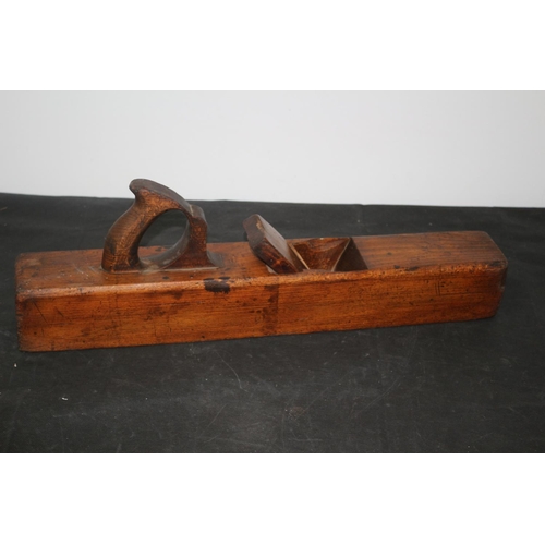 120 - Large Vintage Carpenters Woodblock Plane - 56cm