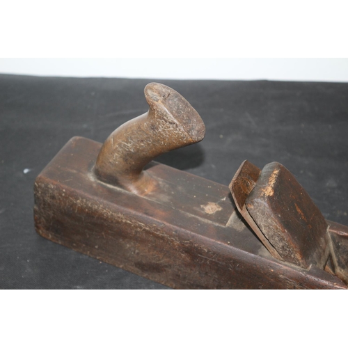 121 - Medium Sized Vintage Carpenters Woodblock Plane - 42cm