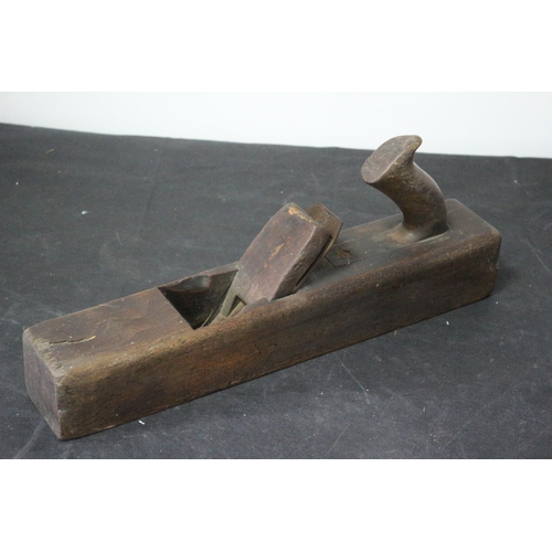 121 - Medium Sized Vintage Carpenters Woodblock Plane - 42cm