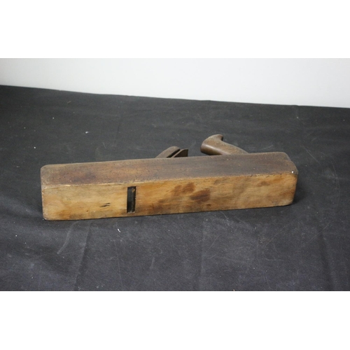 121 - Medium Sized Vintage Carpenters Woodblock Plane - 42cm