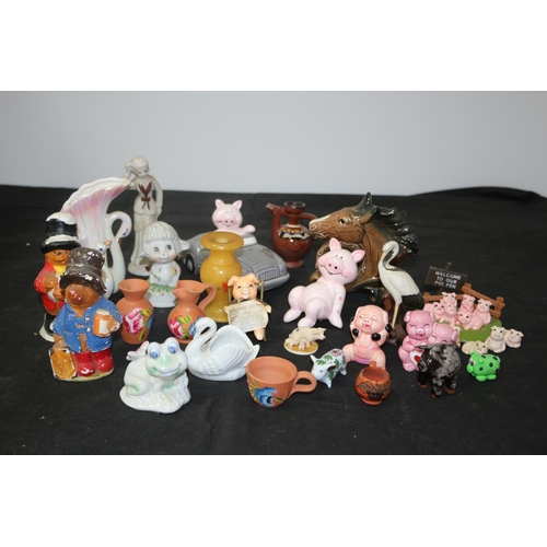 152 - Large Collection of Ornamental Pigs plus other Items of an Ornamental Theme