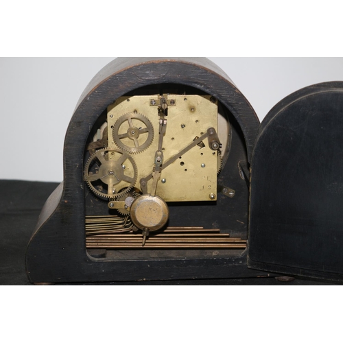 157 - Westminster Chiming Mantle Clock with Nice Decoration to Case