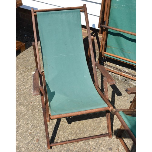 301 - 4 Vintage Adjustable Wooden And Canvas Deck / Garden Lounger Chairs