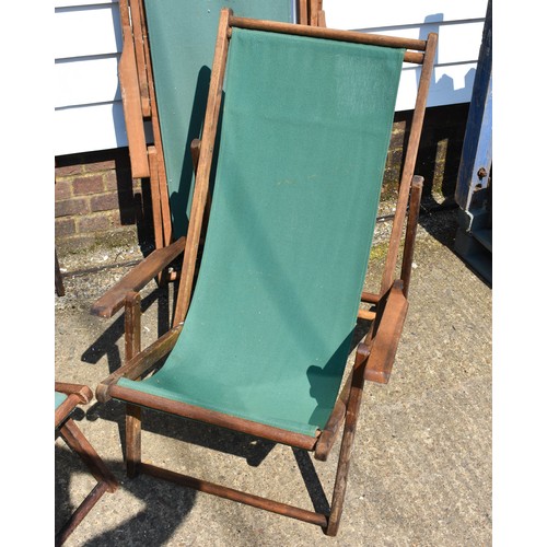 301 - 4 Vintage Adjustable Wooden And Canvas Deck / Garden Lounger Chairs