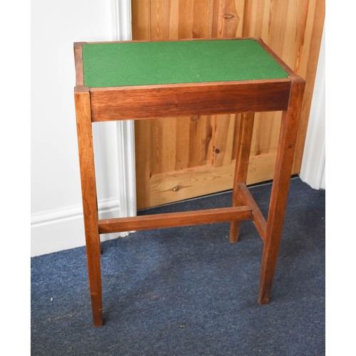 306 - A Small Games Table Featuring A Reversable Green Felt Top