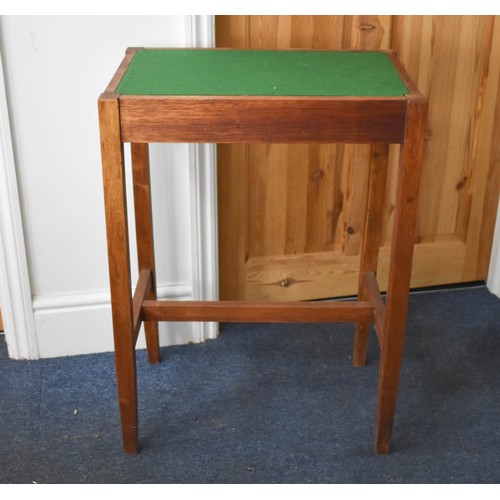 306 - A Small Games Table Featuring A Reversable Green Felt Top