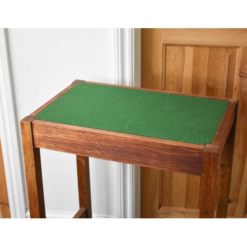 306 - A Small Games Table Featuring A Reversable Green Felt Top