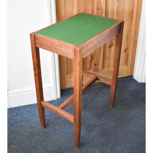 306 - A Small Games Table Featuring A Reversable Green Felt Top