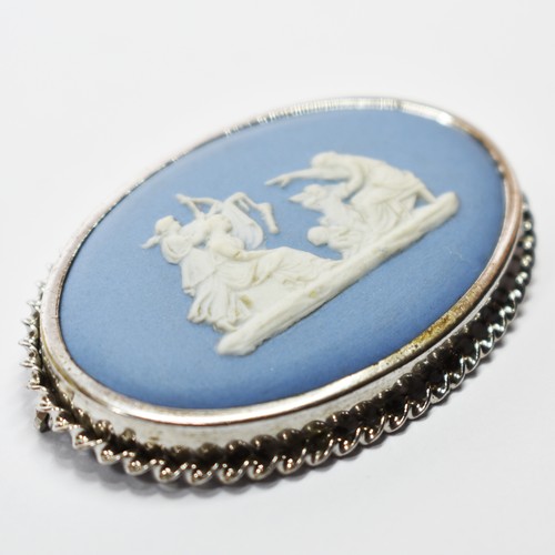 323 - A Delightful Wedgewood Cameo Brooch Complete In Original Box