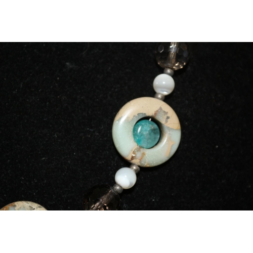 33 - Quartz and Stone Decorative Necklace