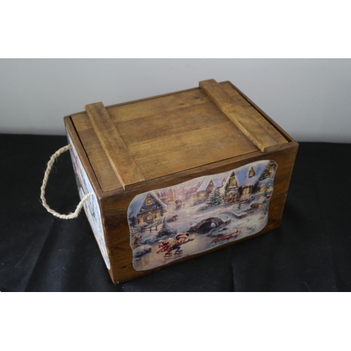 448 - Sturdy Solid Wood Storage Box with Mickey and Mini Mouse Decor - 36 x 26 x 23cm