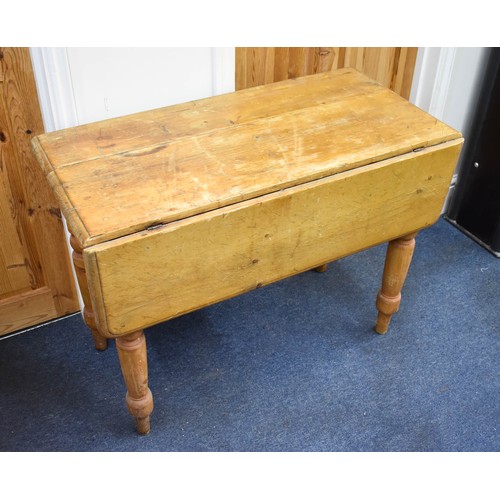 326 - A Delightful Cottage Style Vintage/Antique Pine Wooden Drop Leaf Table. 96cm x 47cm x 73cm.