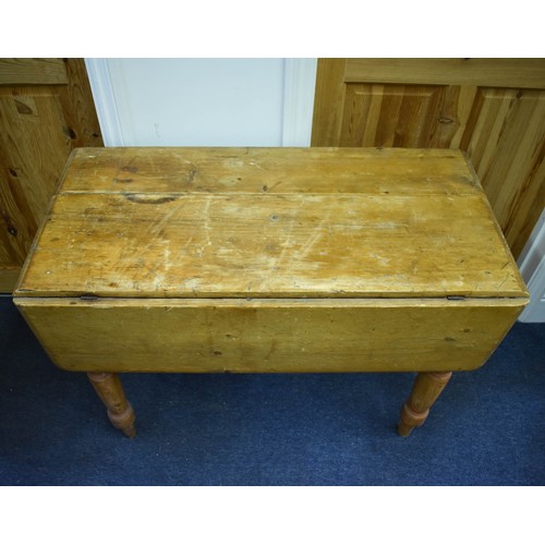 326 - A Delightful Cottage Style Vintage/Antique Pine Wooden Drop Leaf Table. 96cm x 47cm x 73cm.