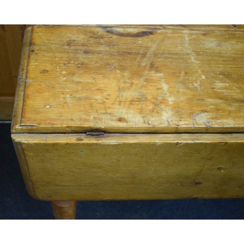 326 - A Delightful Cottage Style Vintage/Antique Pine Wooden Drop Leaf Table. 96cm x 47cm x 73cm.