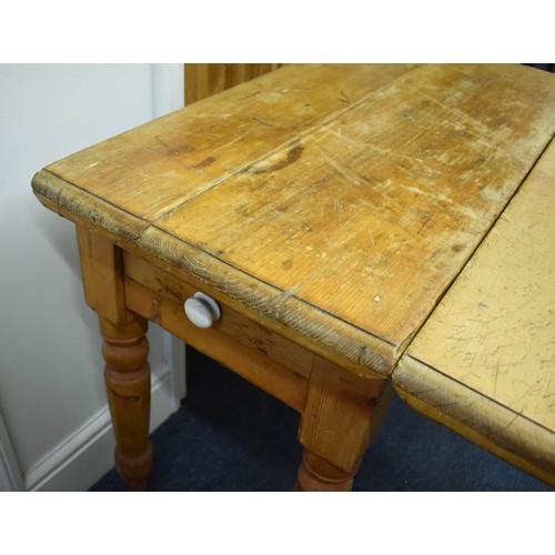 326 - A Delightful Cottage Style Vintage/Antique Pine Wooden Drop Leaf Table. 96cm x 47cm x 73cm.