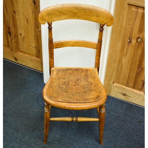 330 - A Delightful Antique Wooden Chair