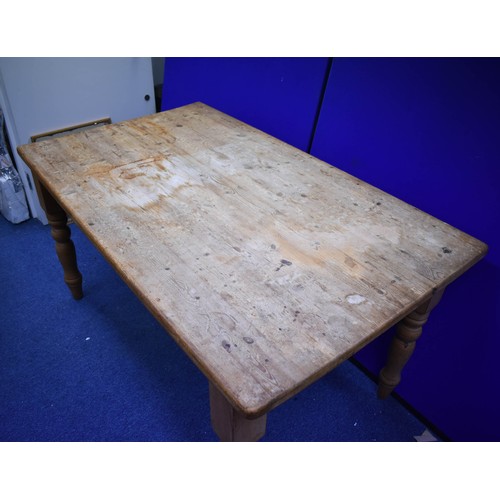 335 - A Delightful Pine Table And Four Chairs. Featuring Excellent Patina And A Drawer. 152cm x 90cm. Legs... 