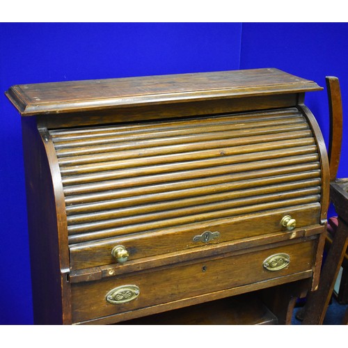 389 - An Antique Roll Top Bureau (Has Key)