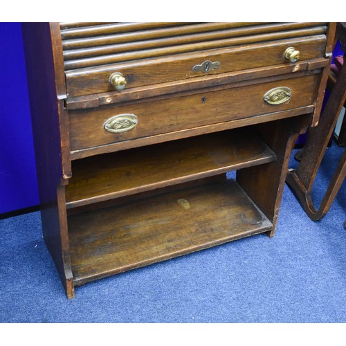 389 - An Antique Roll Top Bureau (Has Key)