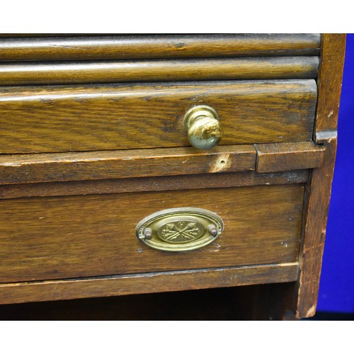 389 - An Antique Roll Top Bureau (Has Key)