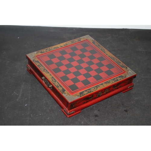 423 - Oriental Chess Board Box with all Pieces