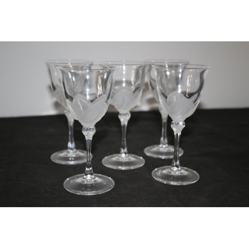 429 - 5x French Cris D'Arques J.G Durand Florence Wine Glasses