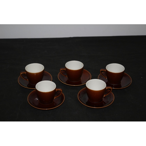 441 - 5 Mid Century Marked Villeroy & Boch with no:5 Cups and Saucers