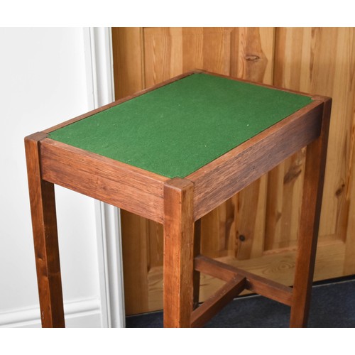 197 - A Small Games Table Featuring A Reversable Green Felt Top