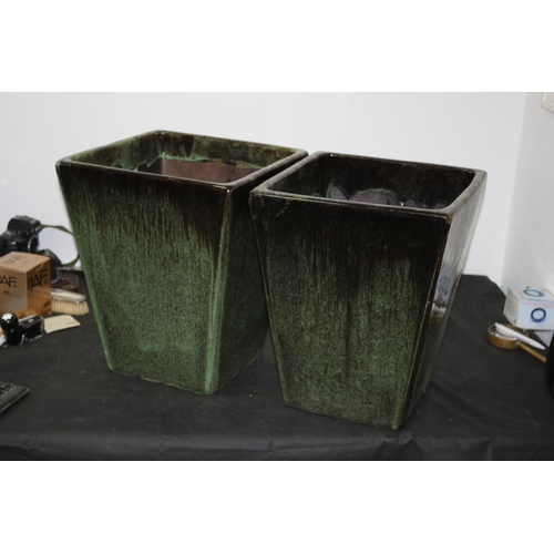 100 - 2 Beautiful Ceramic Heavy Plant Pots with a great green Glaze