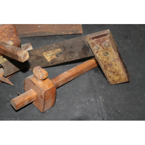 112 - A Selection of Vintage Woodworking Tools