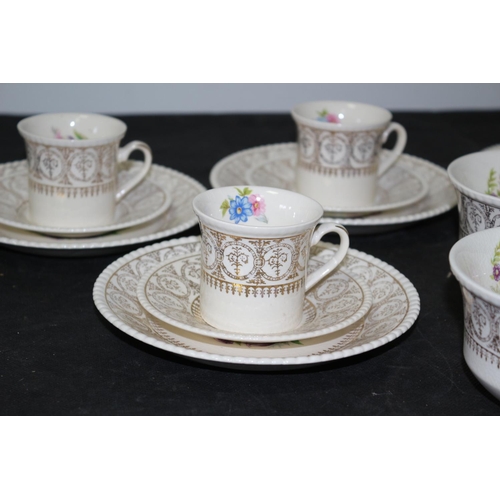 89 - 15 Piece Solian Ware, Simpsons Potters LTD 606, One Saucer has Chip