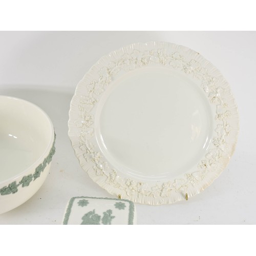 362 - A Collection Of 3 Green / White Wedgwood Items Including A Bowl, Pot And Plate.