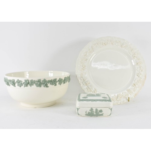 362 - A Collection Of 3 Green / White Wedgwood Items Including A Bowl, Pot And Plate.