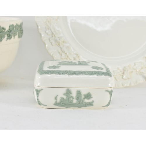 362 - A Collection Of 3 Green / White Wedgwood Items Including A Bowl, Pot And Plate.