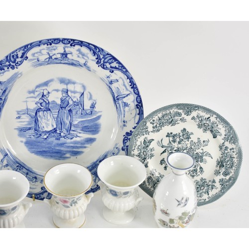 385 - An Assortment Of Various Wedgwood Items Including 4 Plates, 3 Urns And More