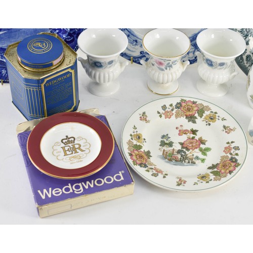 385 - An Assortment Of Various Wedgwood Items Including 4 Plates, 3 Urns And More