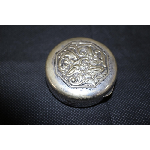 543 - Mexican Alpacca White Metal Pill Box, Nice Decorated on the Lid