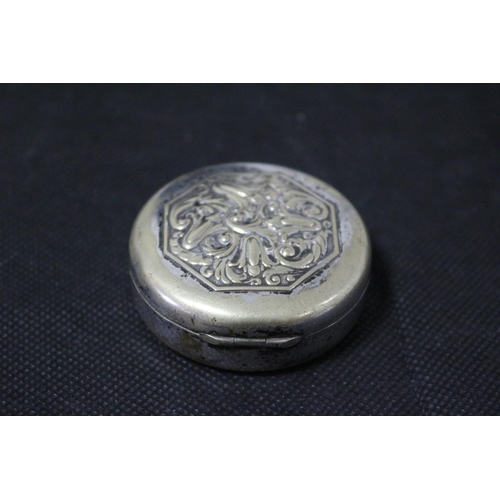 543 - Mexican Alpacca White Metal Pill Box, Nice Decorated on the Lid