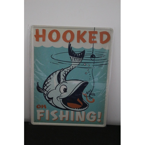 556 - Large Tin Sign - Hooked on Fishing - New - 40 x 30cm